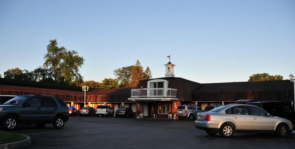 Lockport Inn And Suites Exterior photo