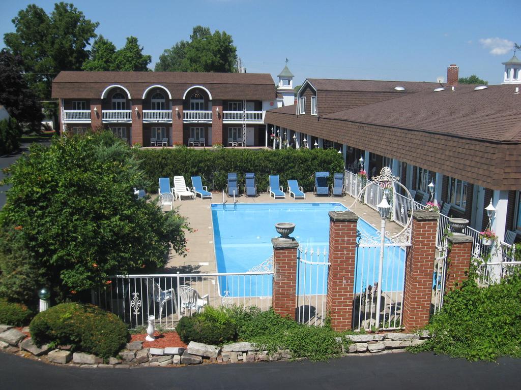 Lockport Inn And Suites Exterior photo