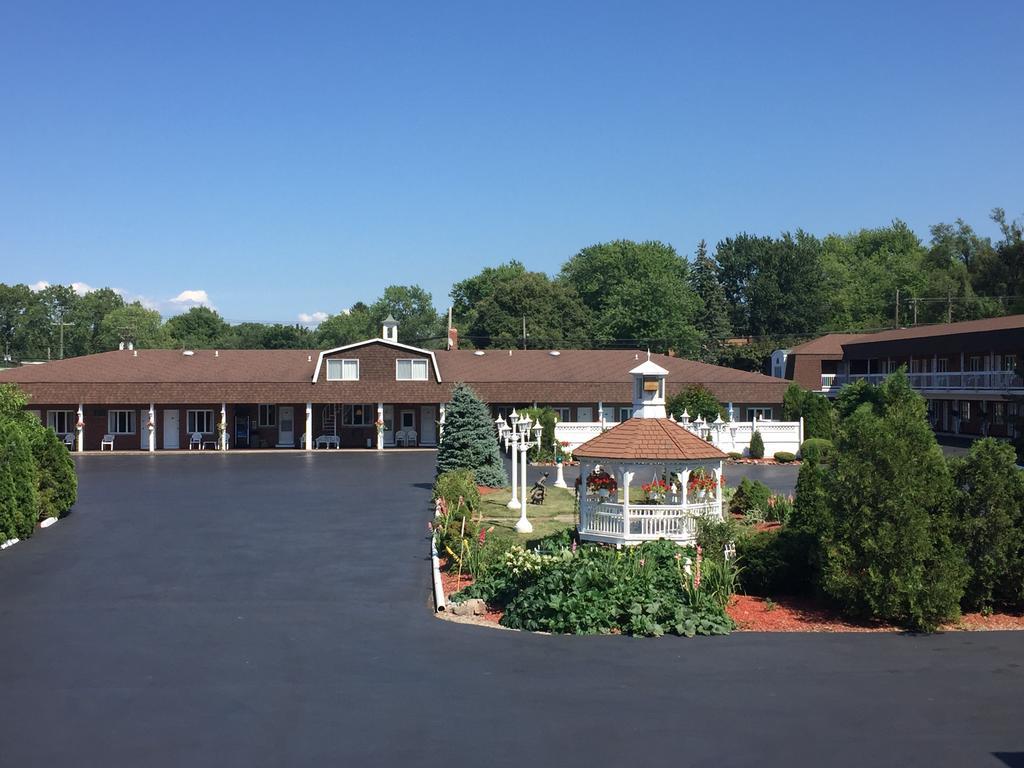 Lockport Inn And Suites Exterior photo