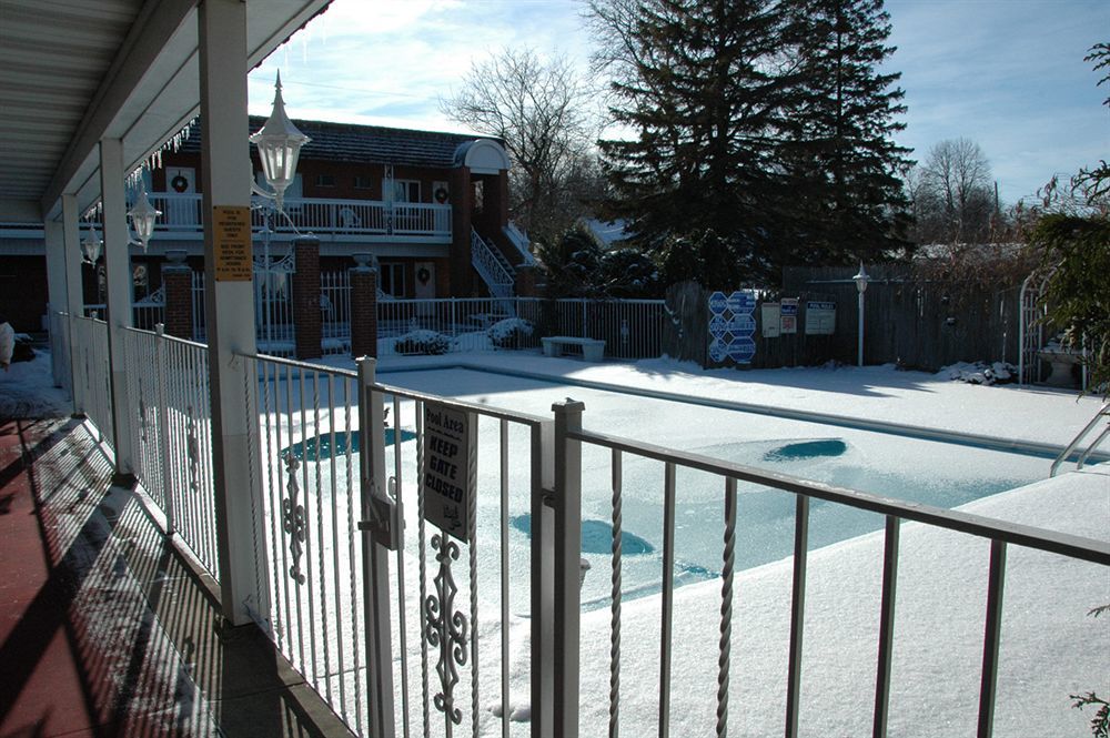 Lockport Inn And Suites Exterior photo