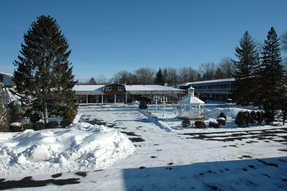 Lockport Inn And Suites Exterior photo